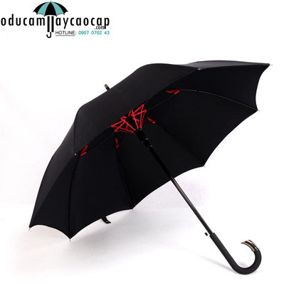 Dù golf cán cong Color black với điểm nhấn là các khớp nối màu đỏ