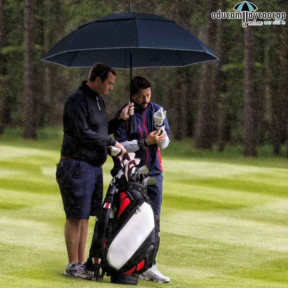 Dù golf giúp bảo vệ người chơi khỏi những tác động từ môi trường xung quanh Dù golf giúp bảo vệ người chơi khỏi những tác động từ môi trường xung quanh